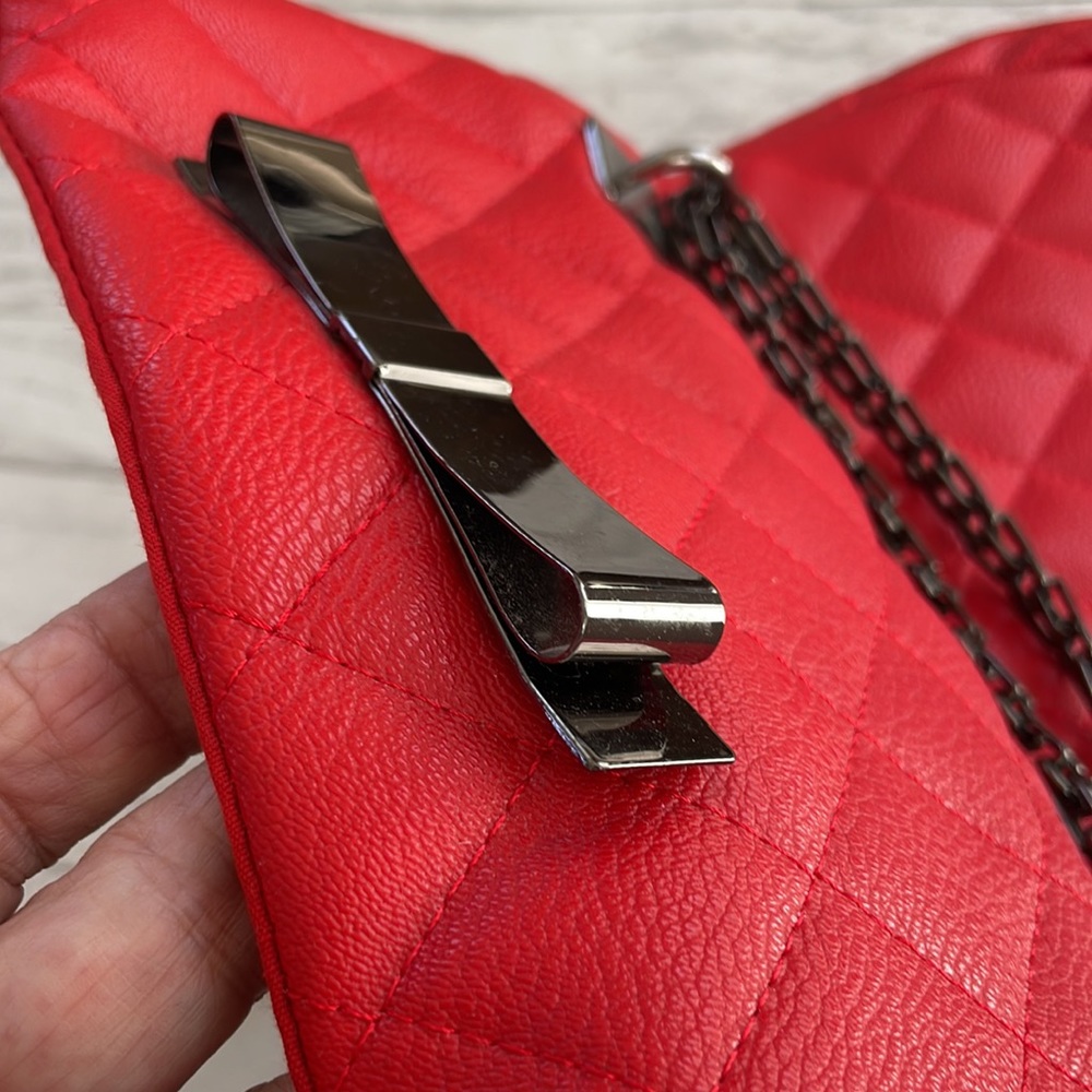 NWT RED Puff Stitched Handbag with Gun Metal Bow and Chain Strap - Picture 8 of 8